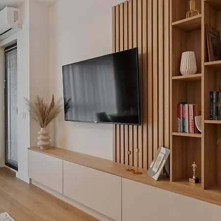 Urbannest Apartment *
